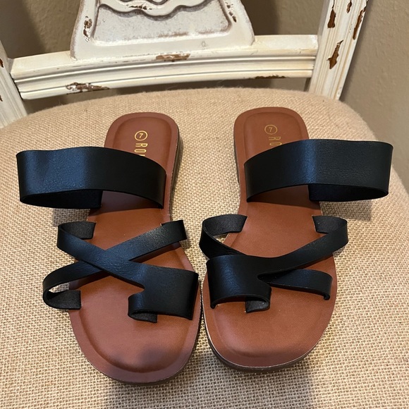 Sandals - Picture 1 of 2